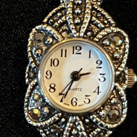 VINTAGE | Silver-tone Bracelet Watch Black Stones Filigree Band-NEW Battery - Picture 3 of 11
